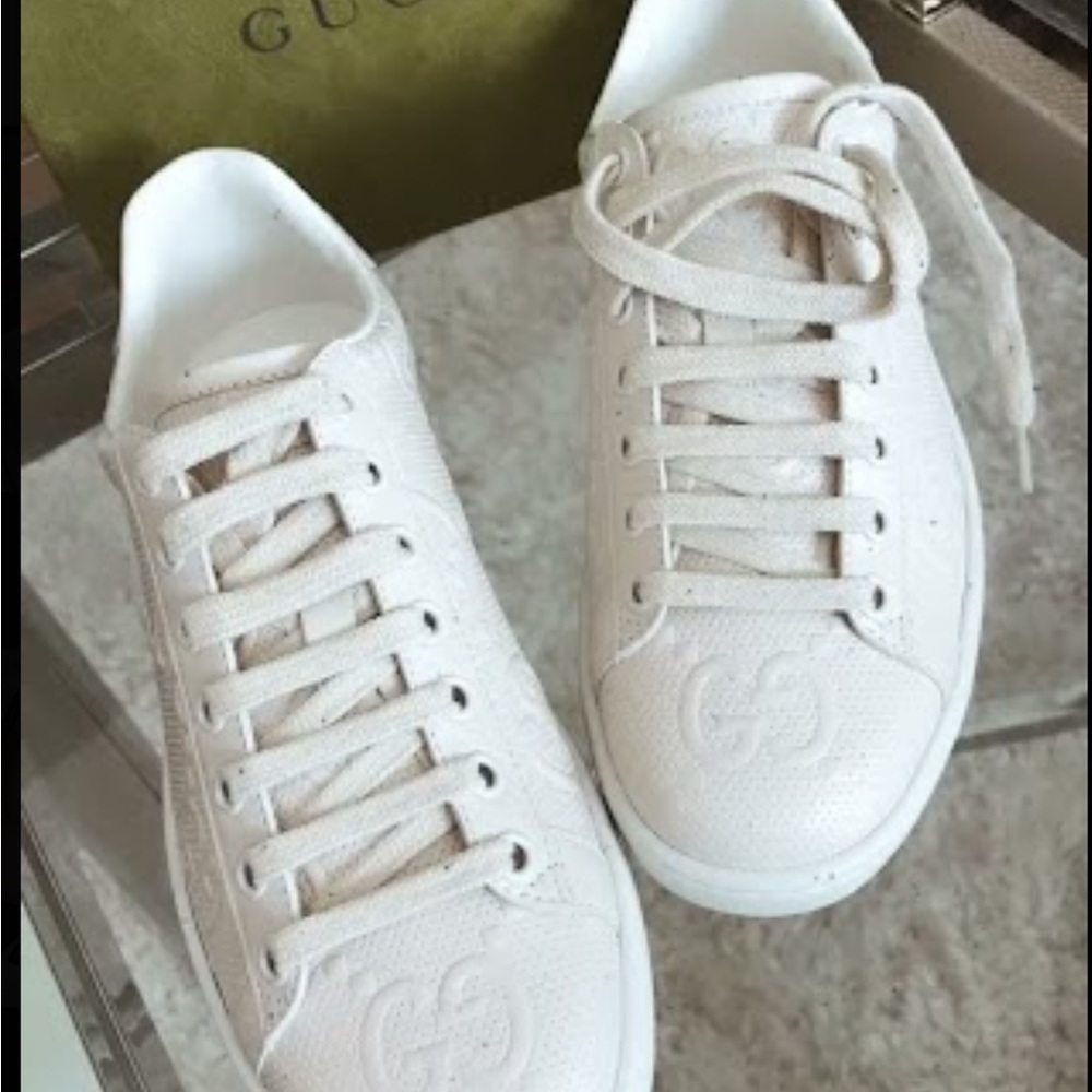 Gucci box included